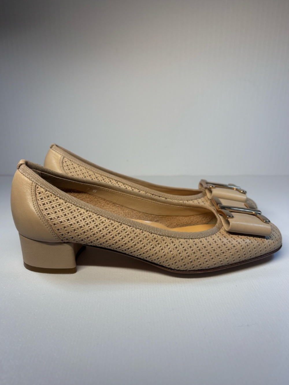 Sesto Meucci Firenze Italy Beige Leather Bow Pumps Block Heel Size 7W - Picture 4 of 14